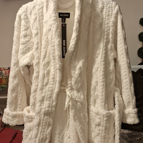 Room Service Women's White Plush Robe - Picture 6 of 10